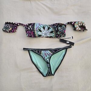 Wavelife Paisley Park Reversible Bikini Set Size Medium NWT